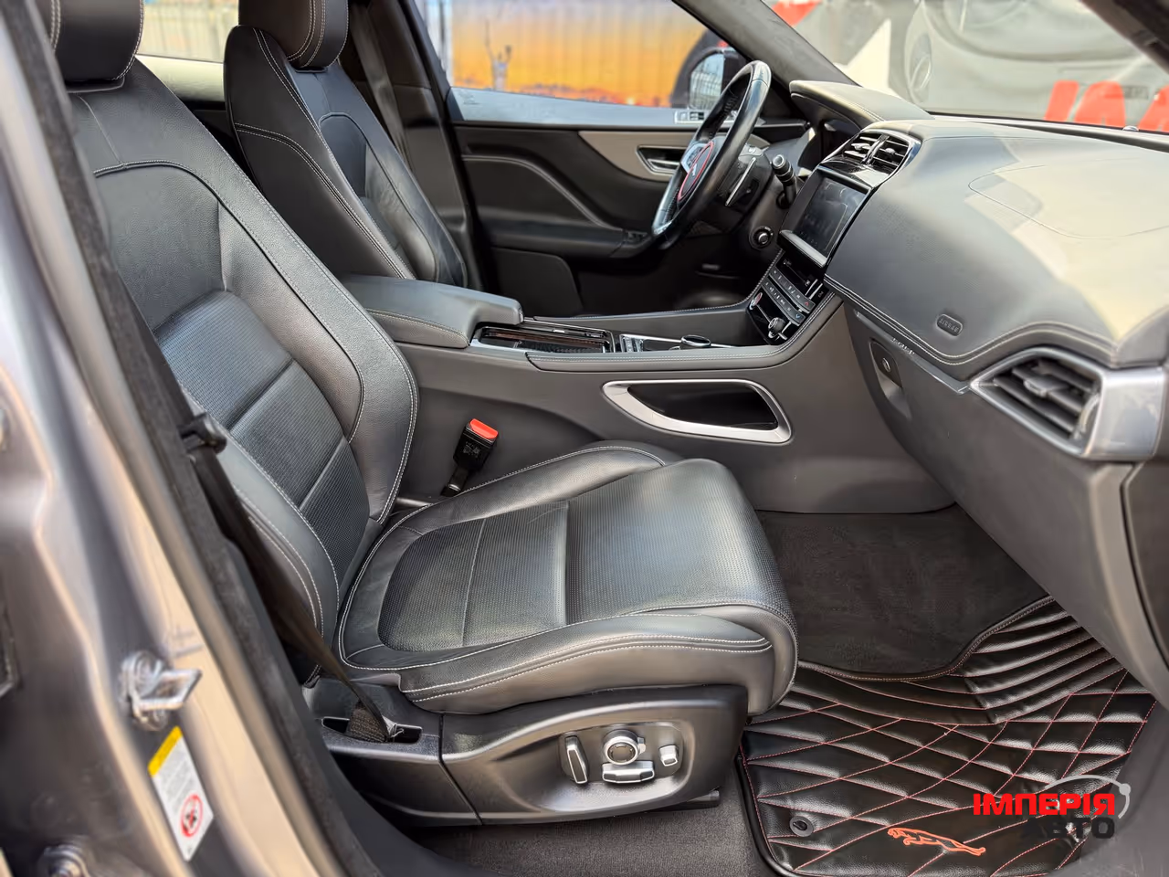 Jaguar F-Pace - фото 15