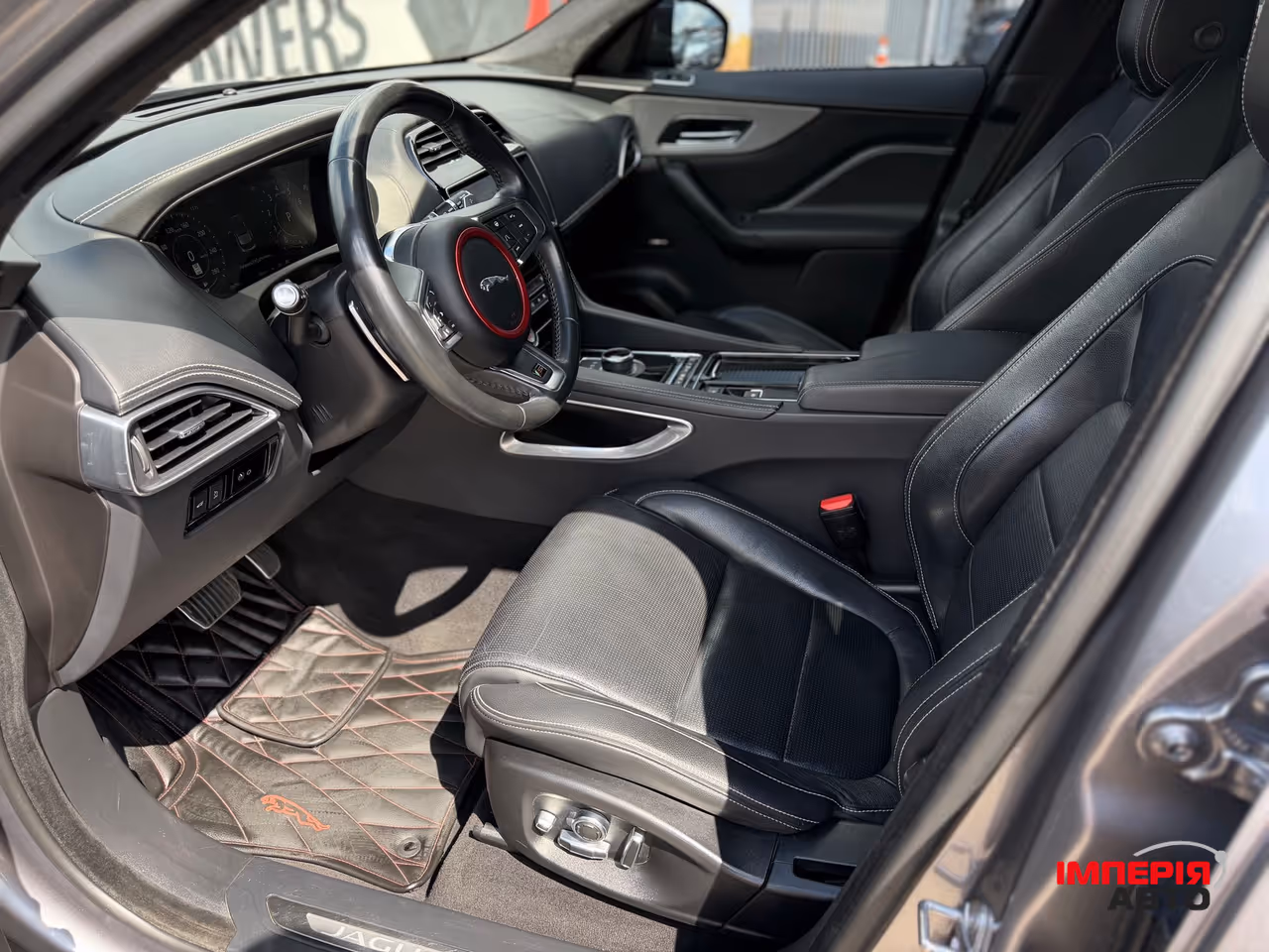 Jaguar F-Pace - фото 8