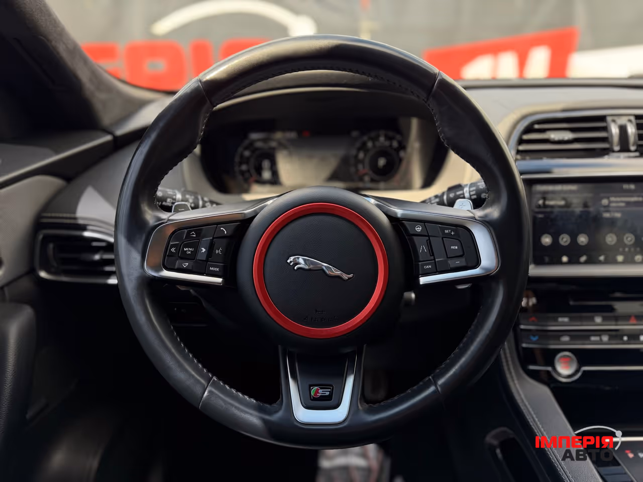 Jaguar F-Pace - фото 14