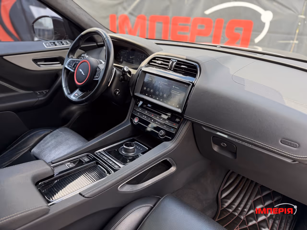 Jaguar F-Pace - фото 16
