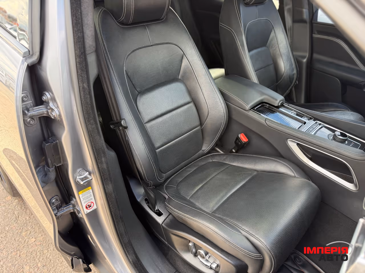Jaguar F-Pace - фото 17