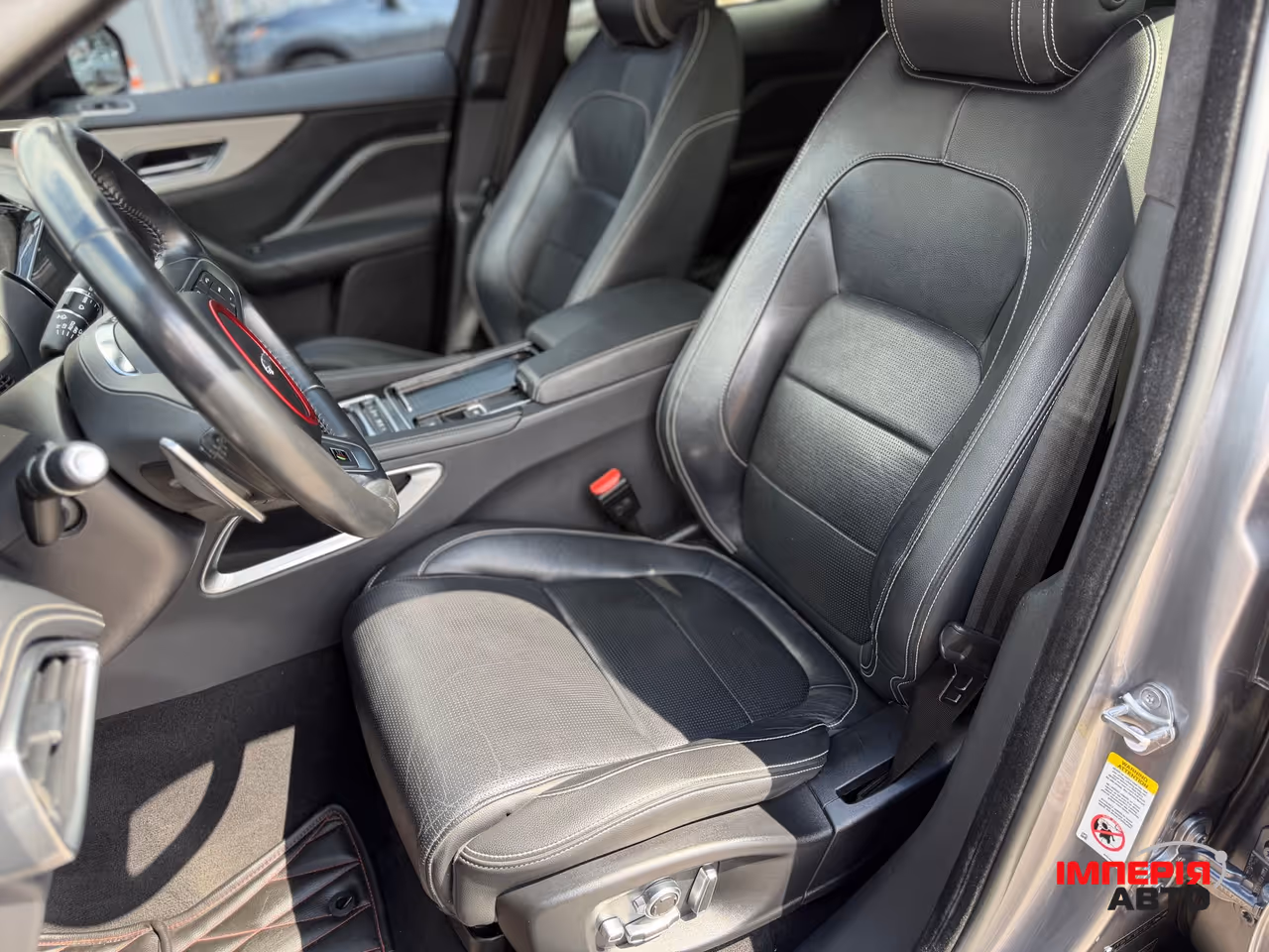 Jaguar F-Pace - фото 10