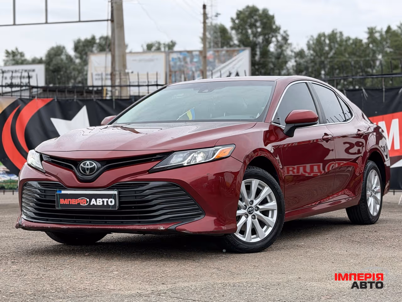 Toyota Camry - фото 1