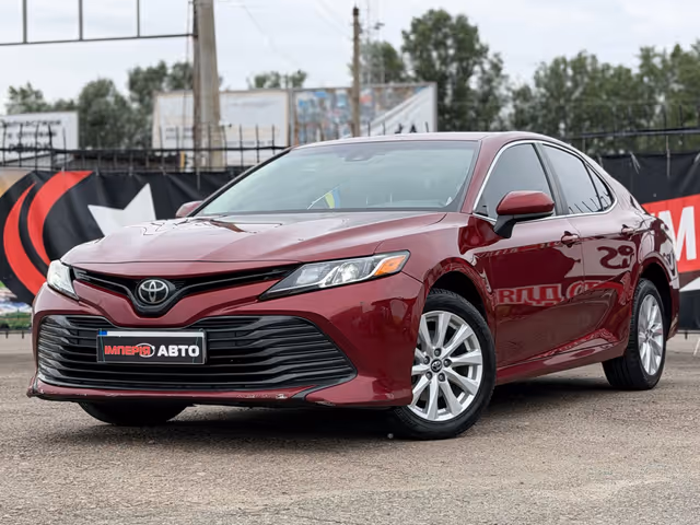 Toyota Camry - фото 1