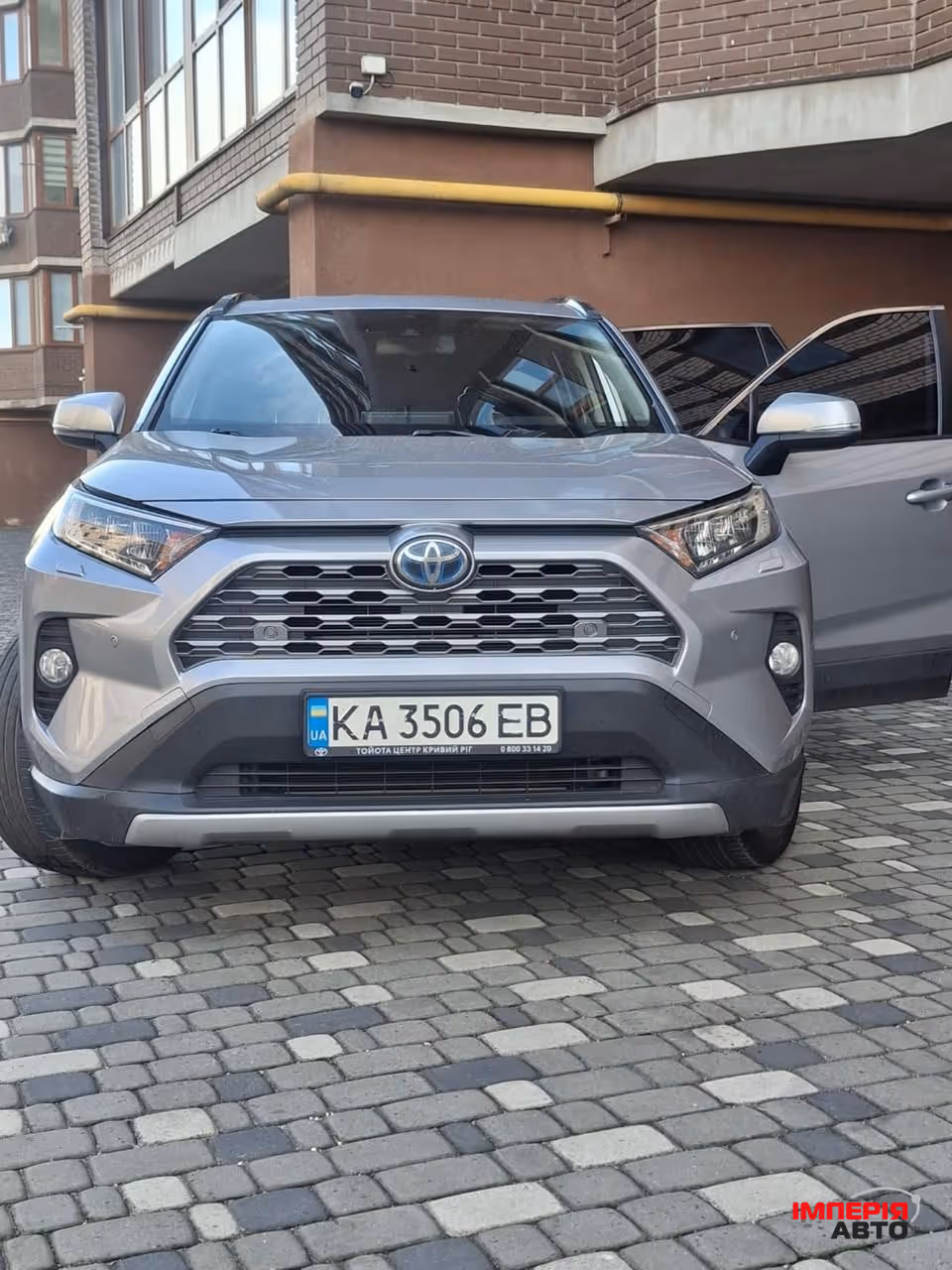 Toyota RAV4 - фото 4