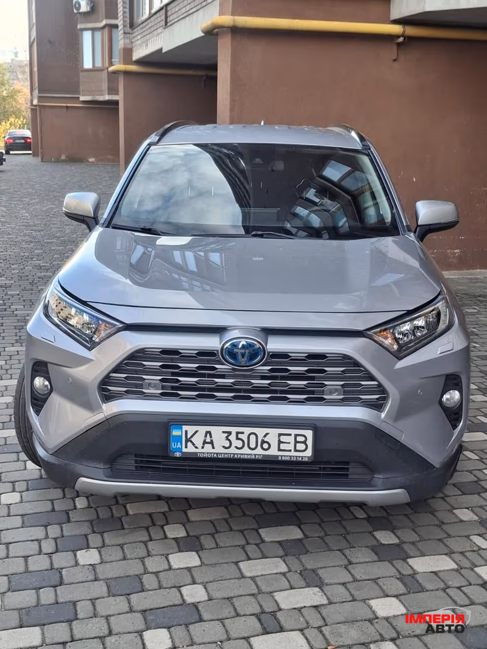 Toyota RAV4 - фото 1