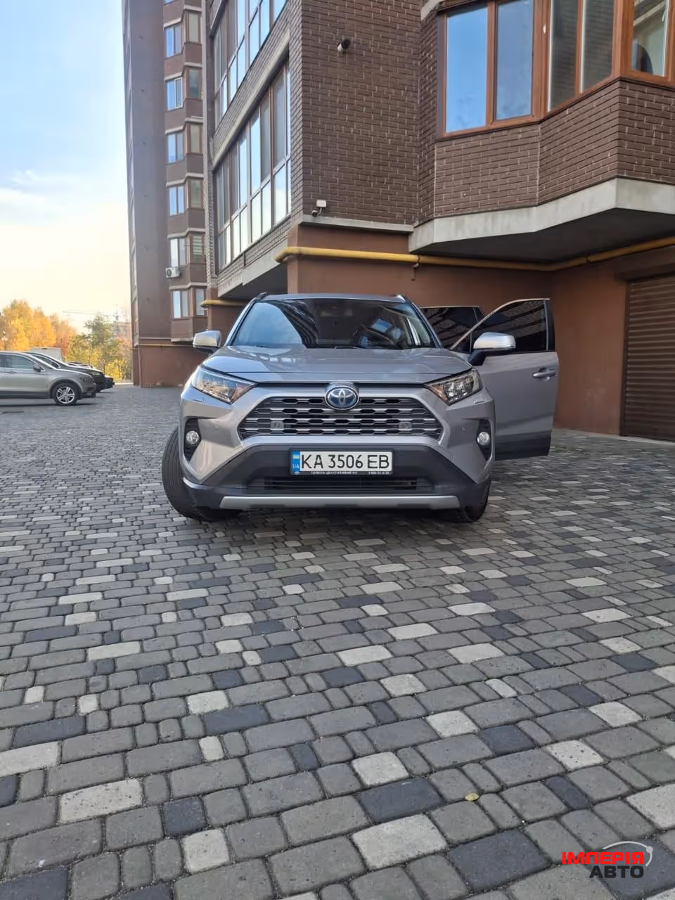 Toyota RAV4 - фото 2