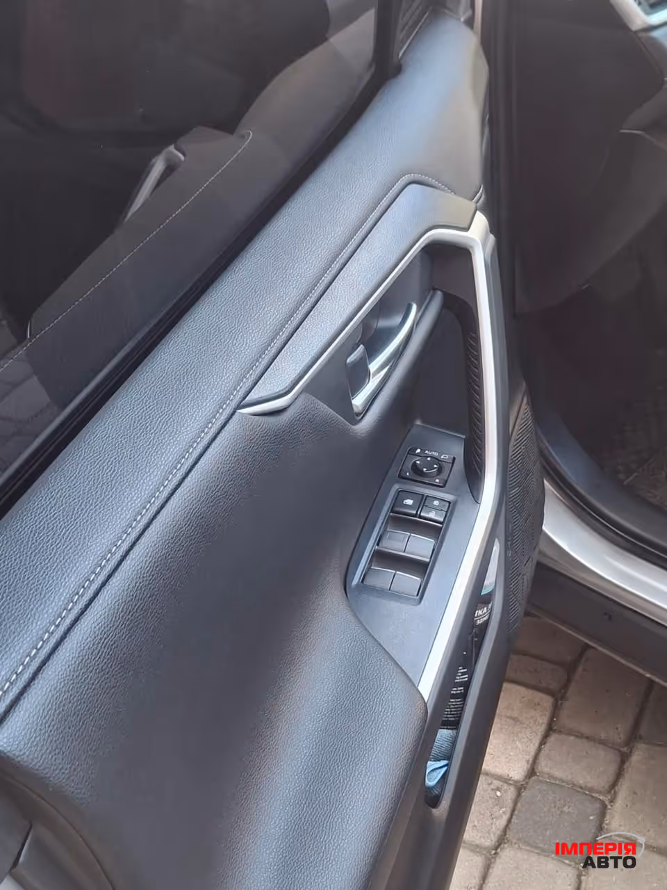 Toyota RAV4 - фото 6