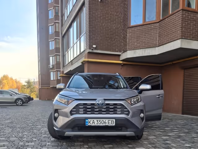 Toyota RAV4 - фото 2