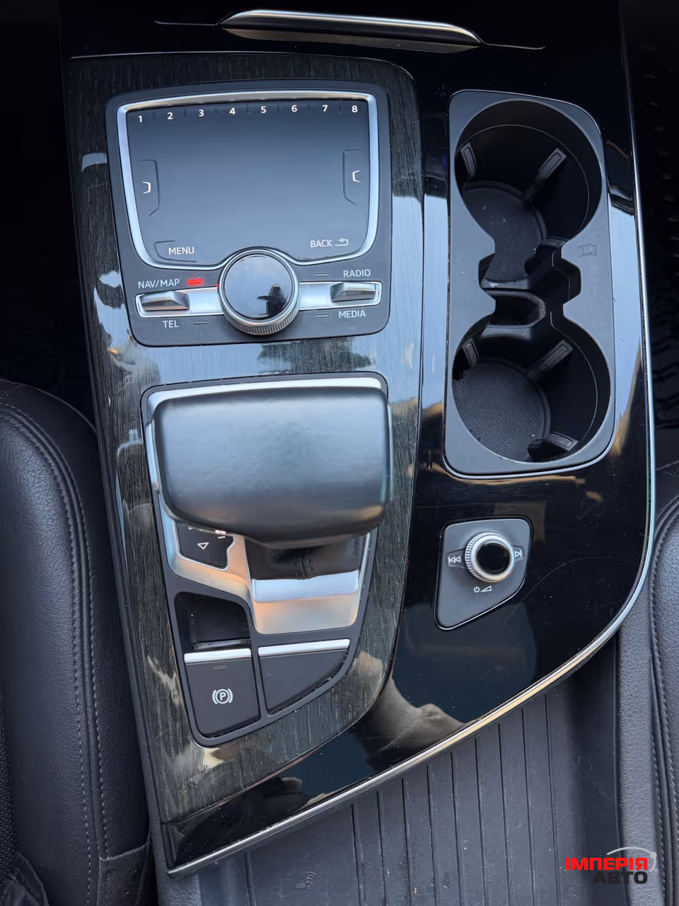 Audi Q7 - фото 30