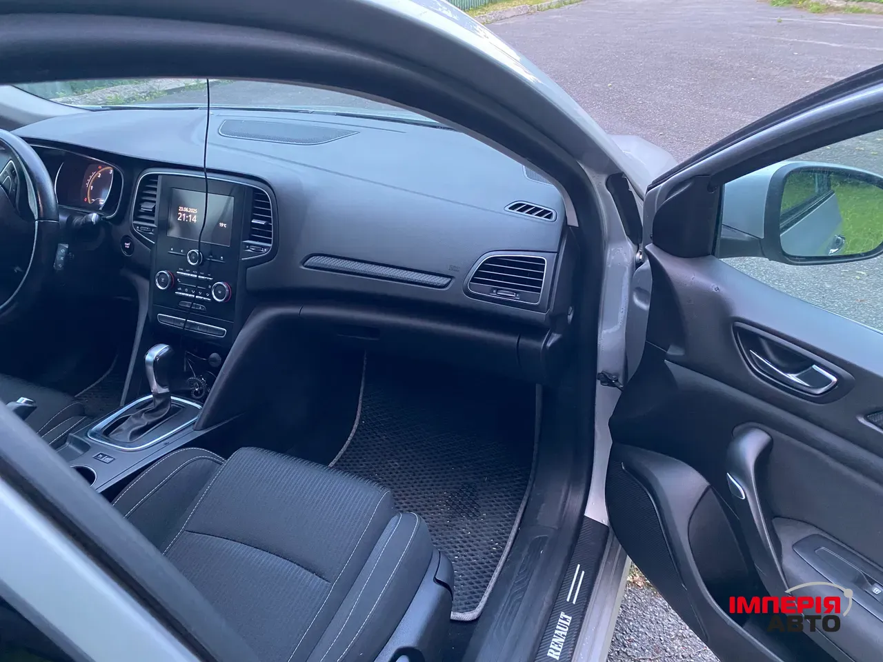 Renault Megane - фото 7