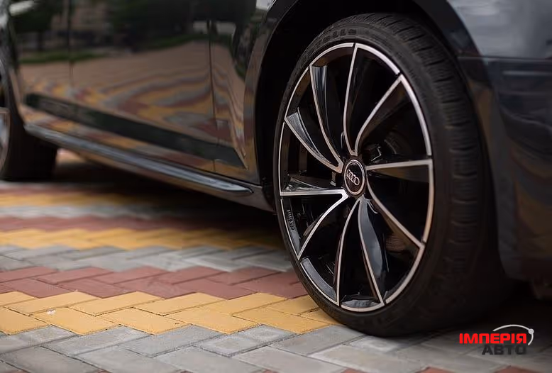 Audi A4 - фото 9