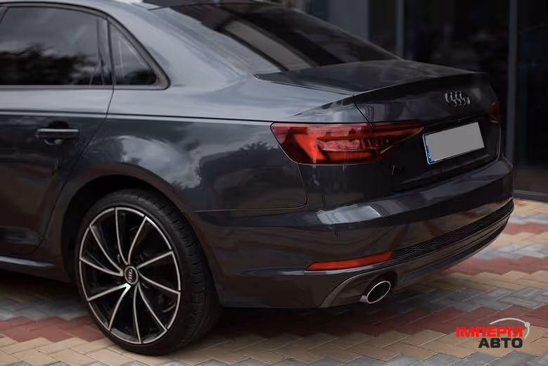 Audi A4 - фото 8
