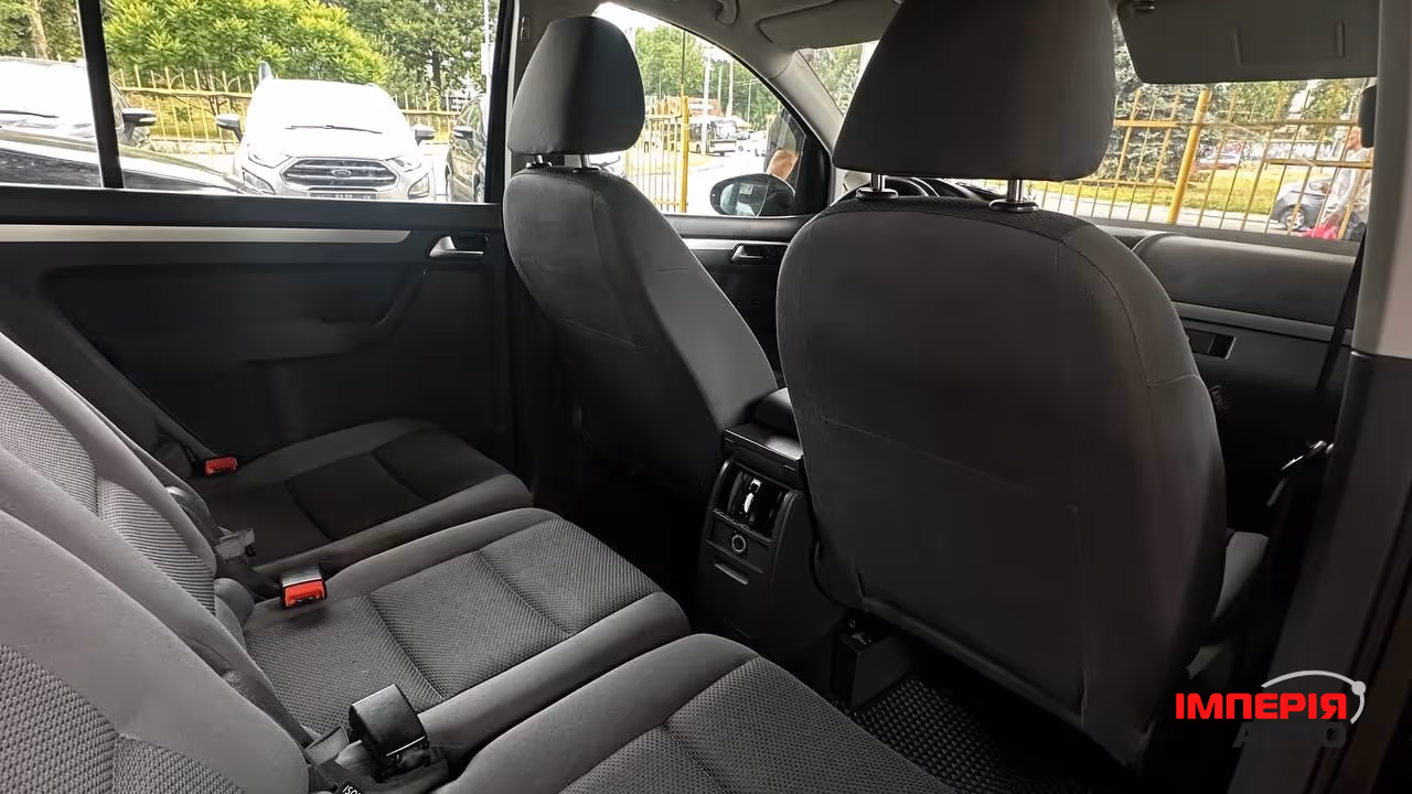 Volkswagen Touran - фото 4