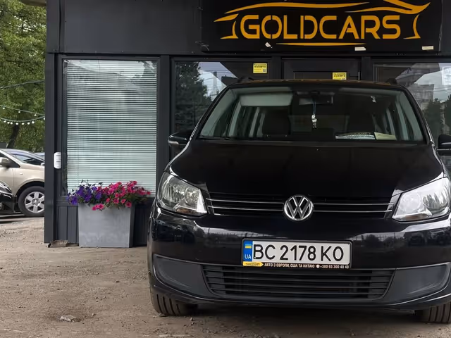 Volkswagen Touran - фото 1