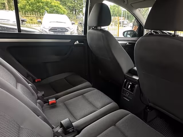 Volkswagen Touran - фото 4