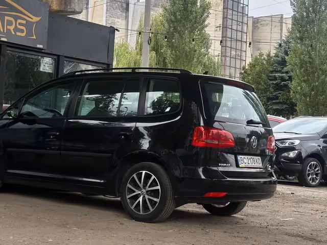 Volkswagen Touran - фото 3