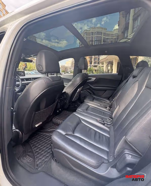 Audi Q7 - фото 9