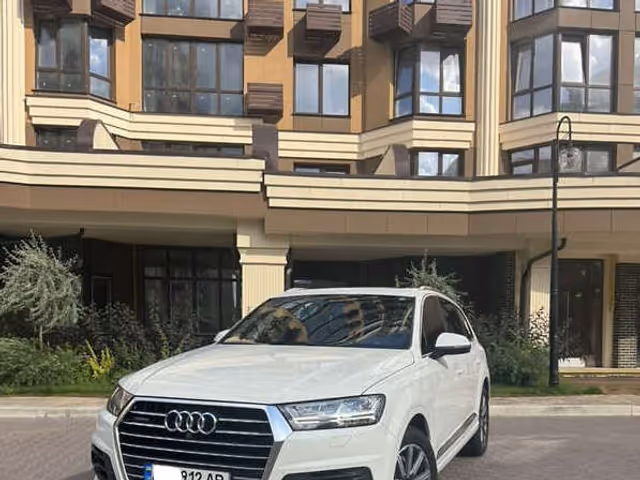 Audi Q7 - фото 1
