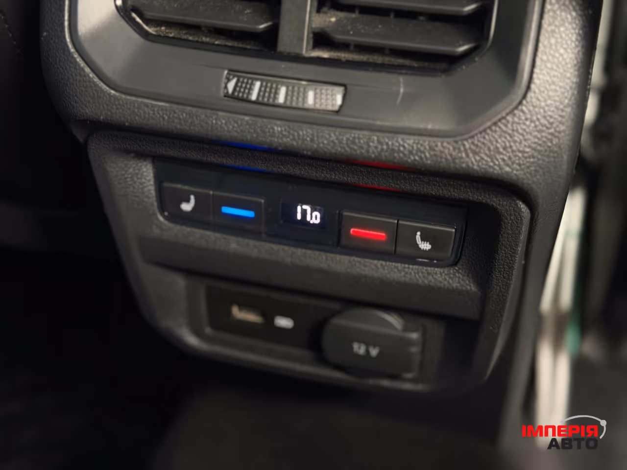 Volkswagen Tiguan - фото 9