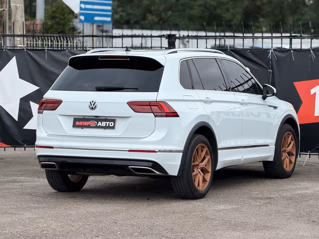 Volkswagen Tiguan - фото 4