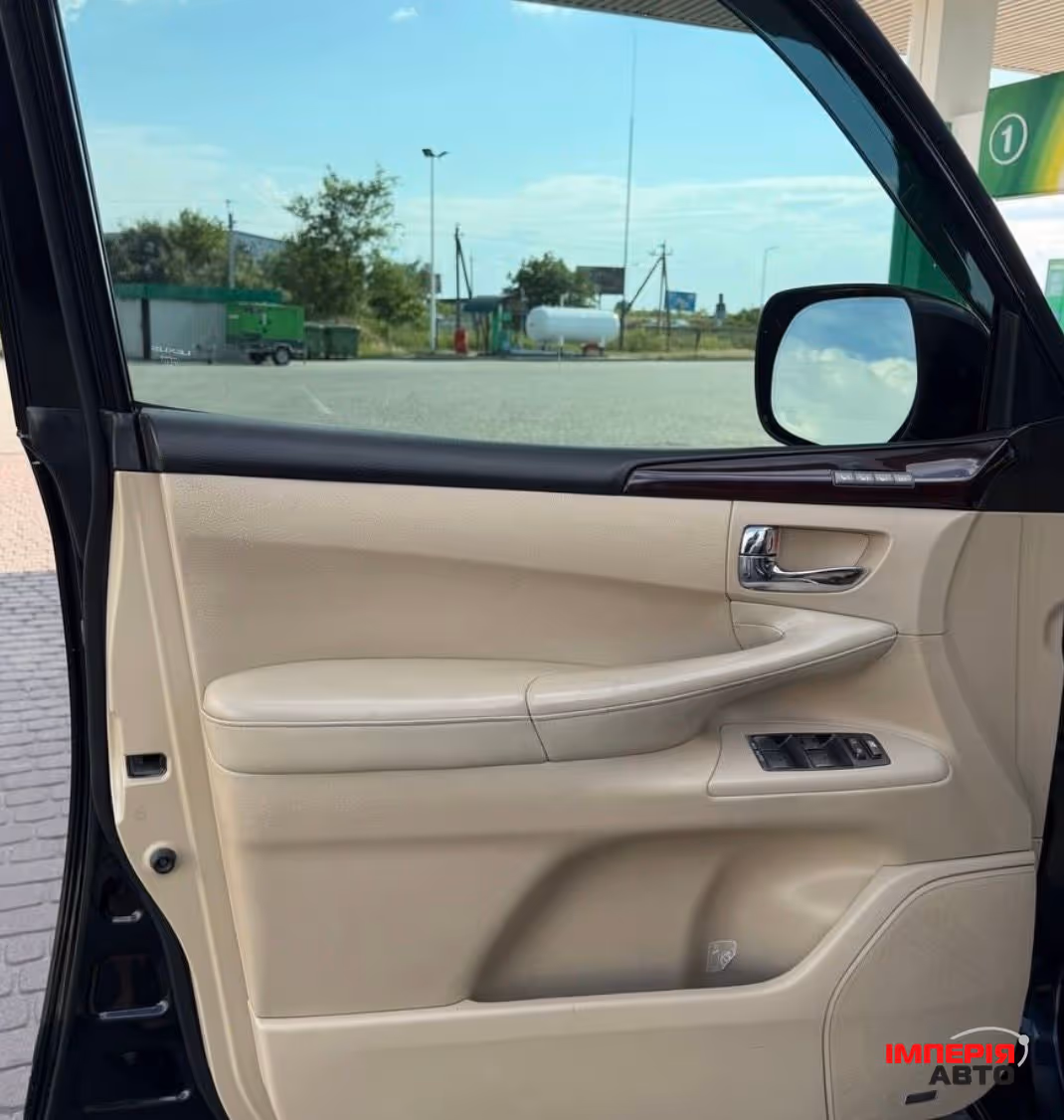 Lexus LX - фото 9