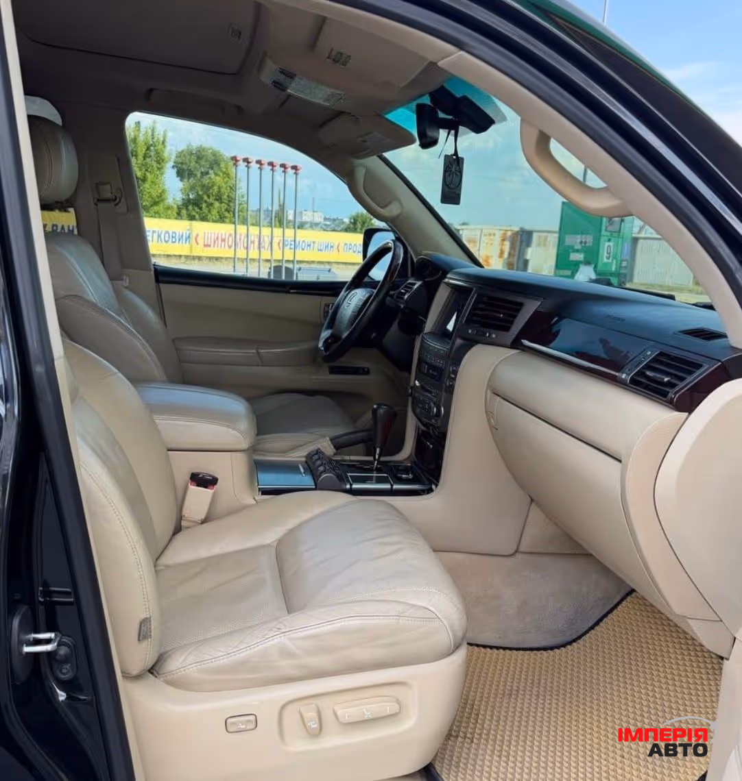 Lexus LX - фото 7