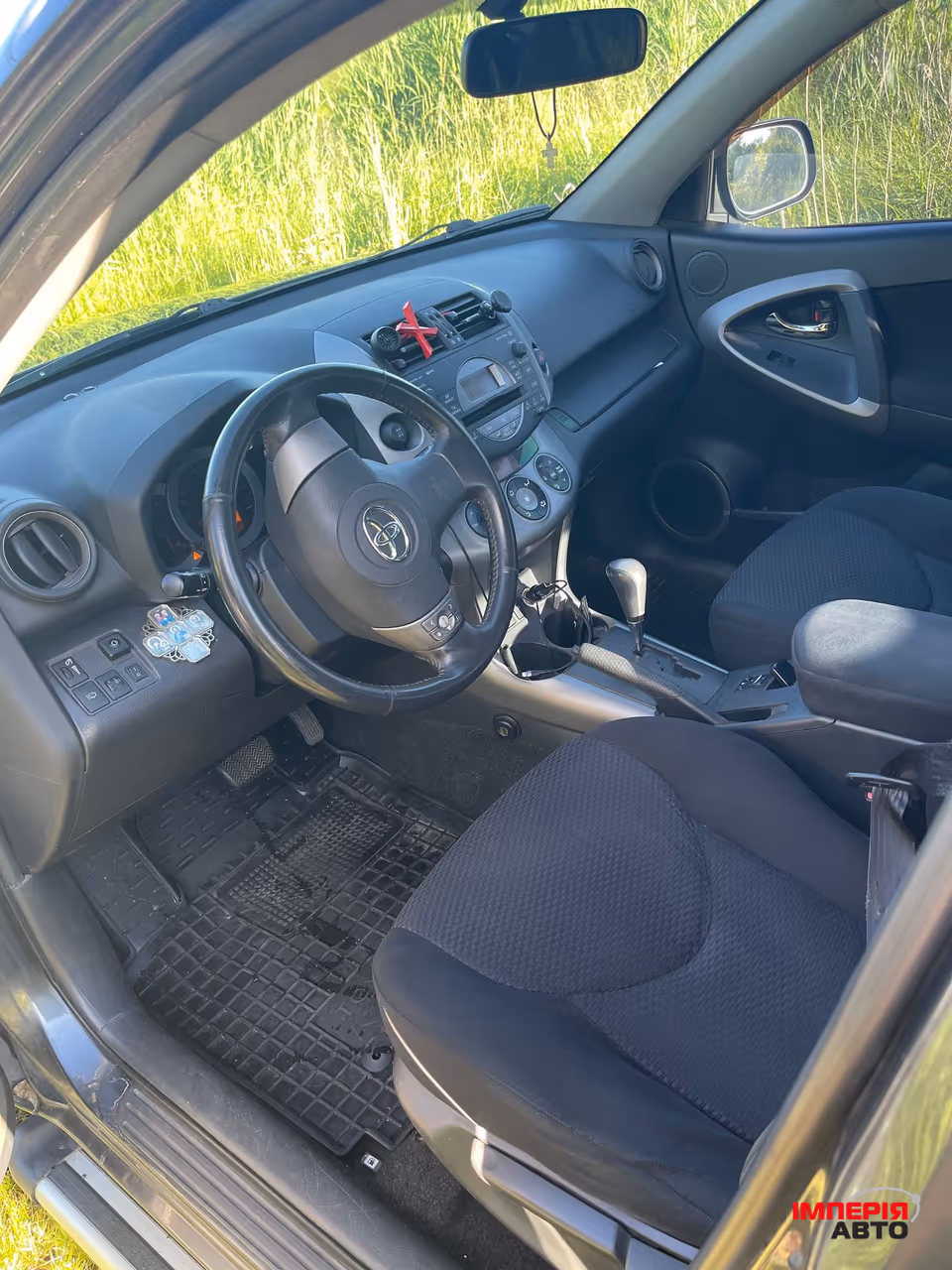Toyota RAV4 - фото 9