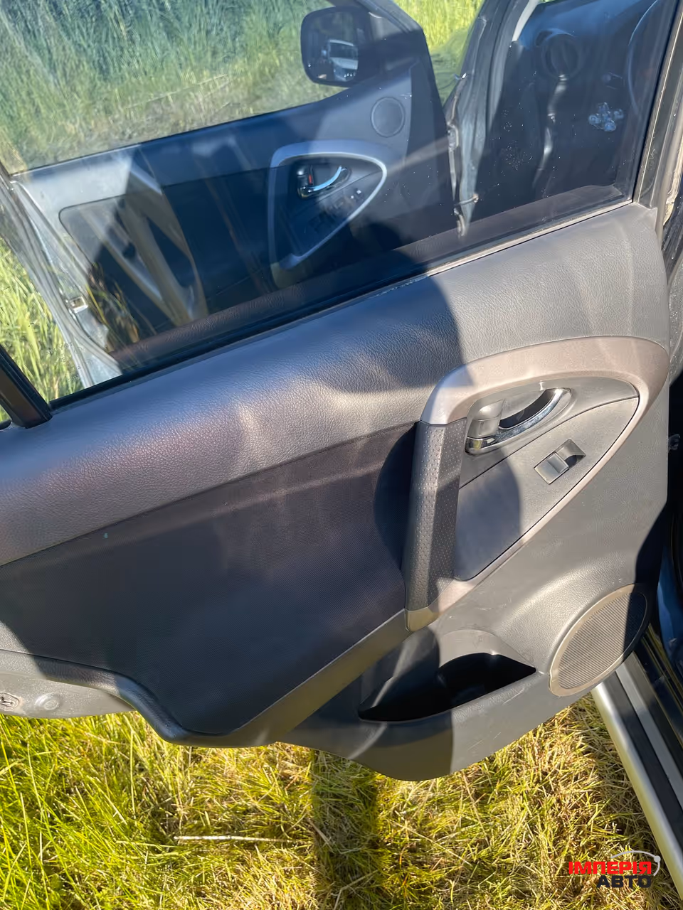 Toyota RAV4 - фото 12