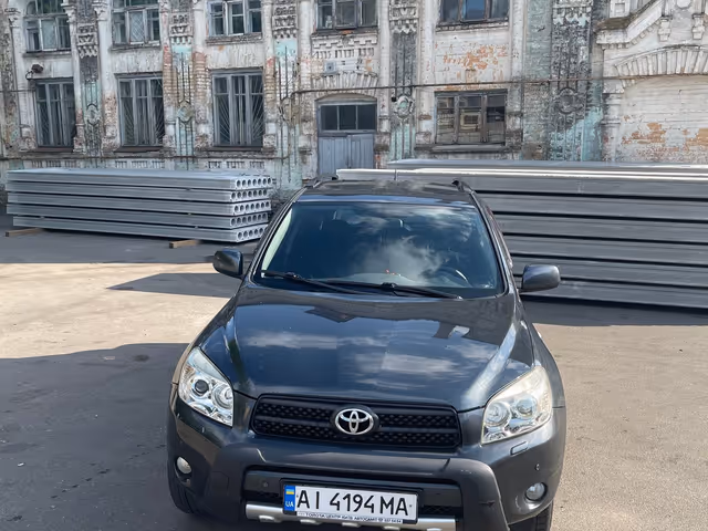 Toyota RAV4 - фото 2