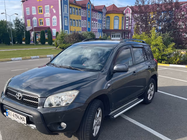 Toyota RAV4 - фото 3