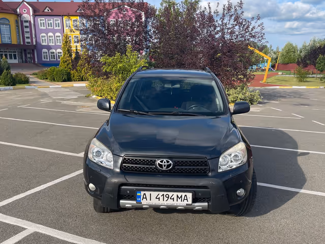 Toyota RAV4 - фото 5