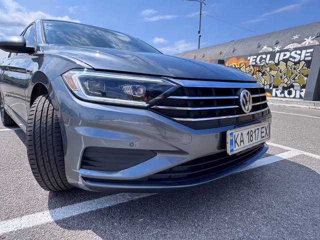 Volkswagen Jetta - фото 1