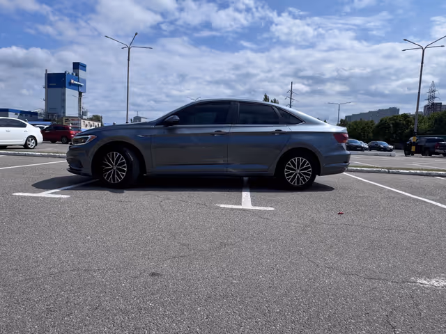 Volkswagen Jetta - фото 4