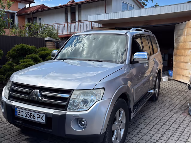 Mitsubishi Pajero - фото 2