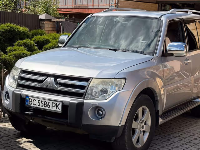 Mitsubishi Pajero - фото 1