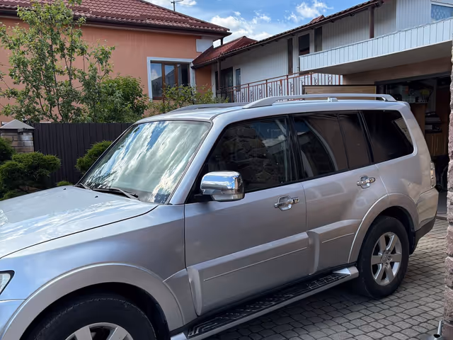 Mitsubishi Pajero - фото 3