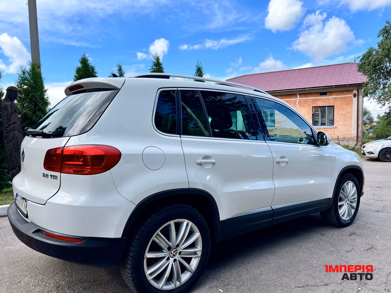 Volkswagen Tiguan - фото 8