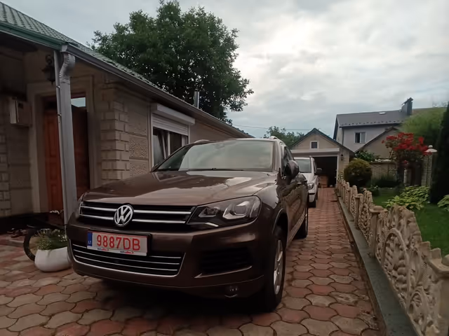 Volkswagen Touareg - фото 1