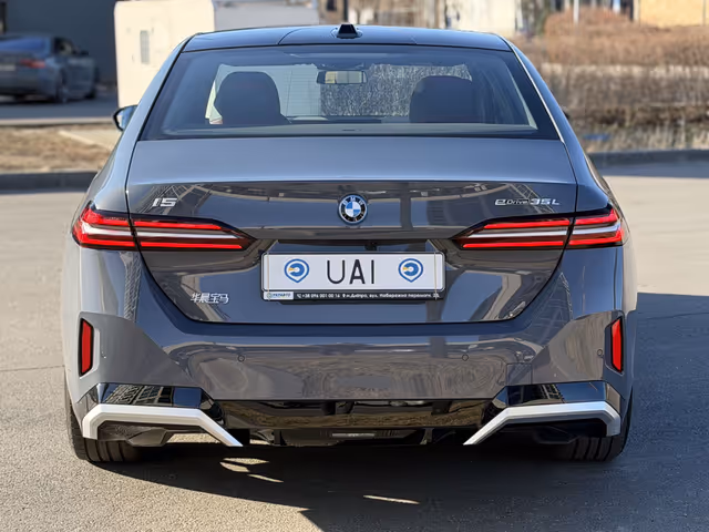 BMW i5 - фото 5
