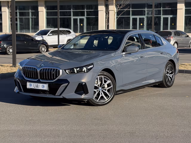 BMW i5 - фото 1