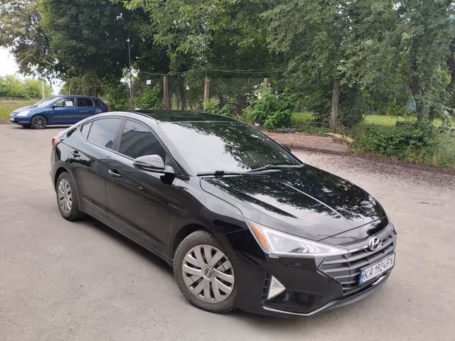 Hyundai Elantra - фото 2