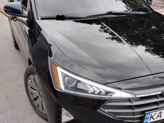 Hyundai Elantra - фото 3