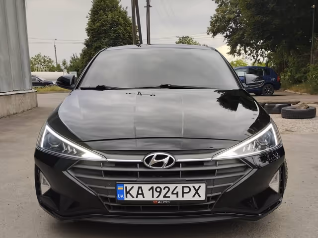 Hyundai Elantra - фото 1