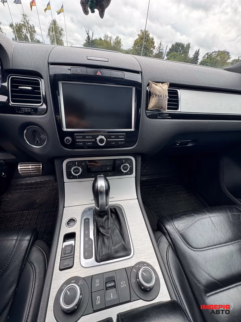 Volkswagen Touareg - фото 6