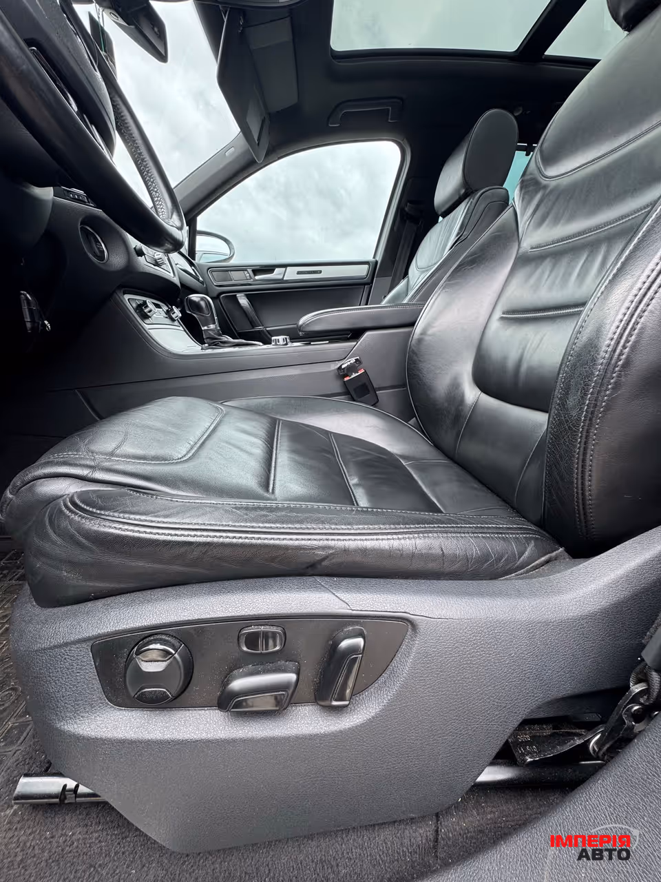 Volkswagen Touareg - фото 8