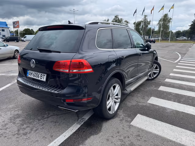 Volkswagen Touareg - фото 2
