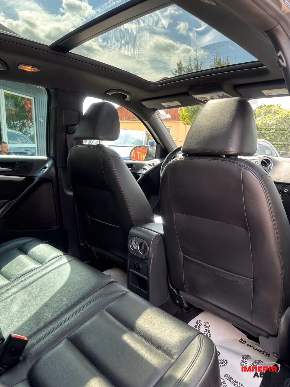 Volkswagen Tiguan - фото 11