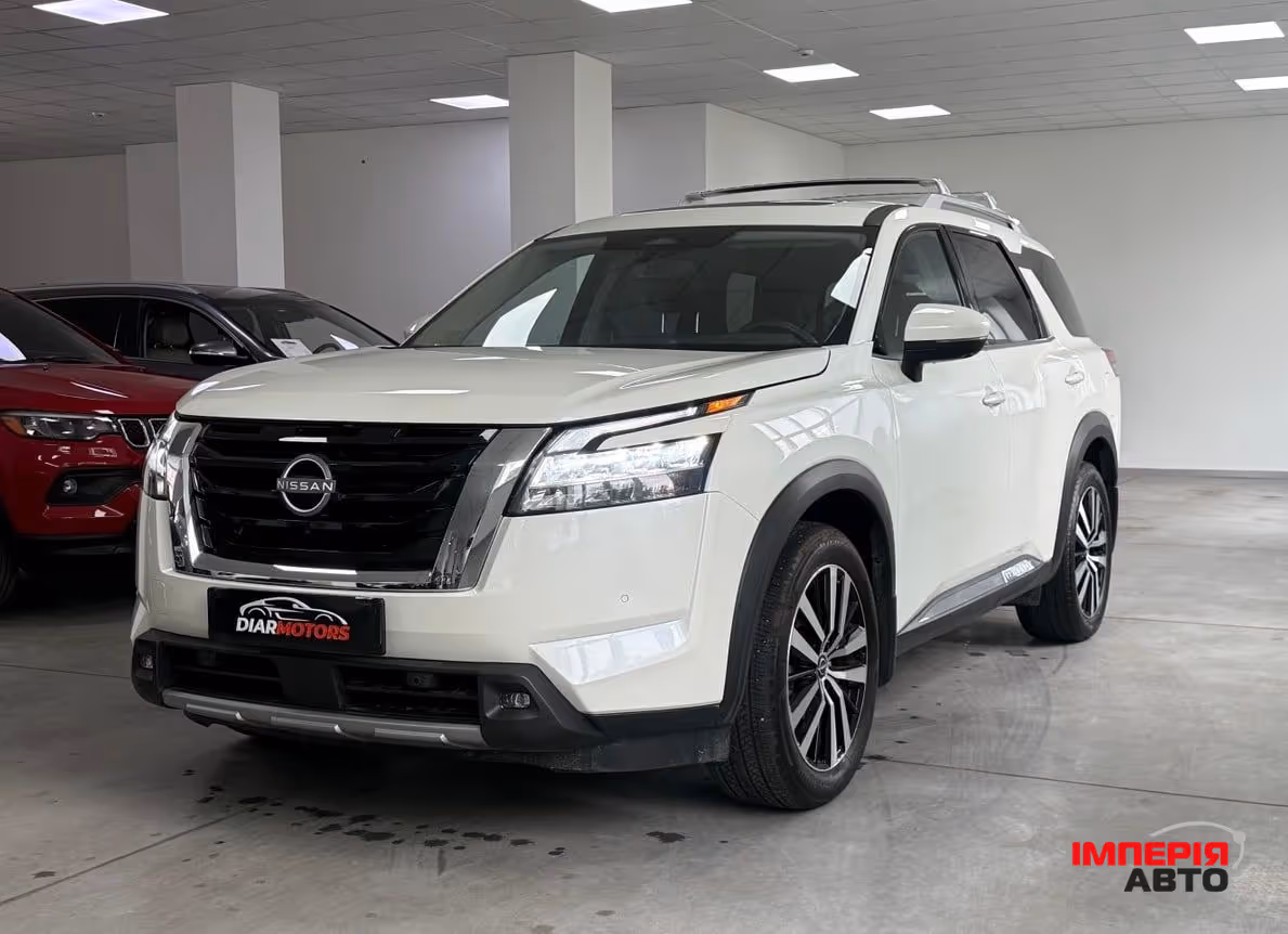 Nissan Pathfinder - фото 1