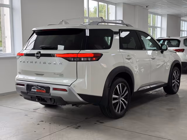 Nissan Pathfinder - фото 3